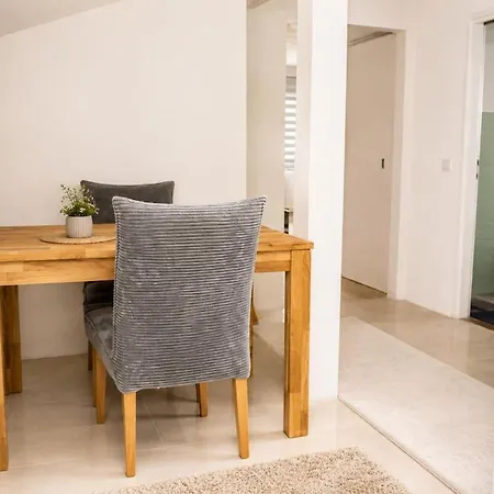 Aqt Deco Apartment *